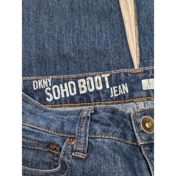 DKNY Womens Size 4 Short Pockets SOHO Bootcut Whiskered Denim Blue Jeans - Picture 5 of 11
